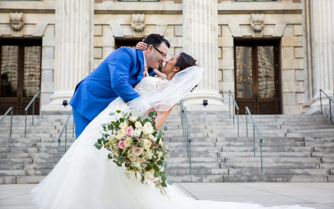 POPULAR BRIDAL BOUQUET STYLES: ROUND VS. CASCADE BOUQUET